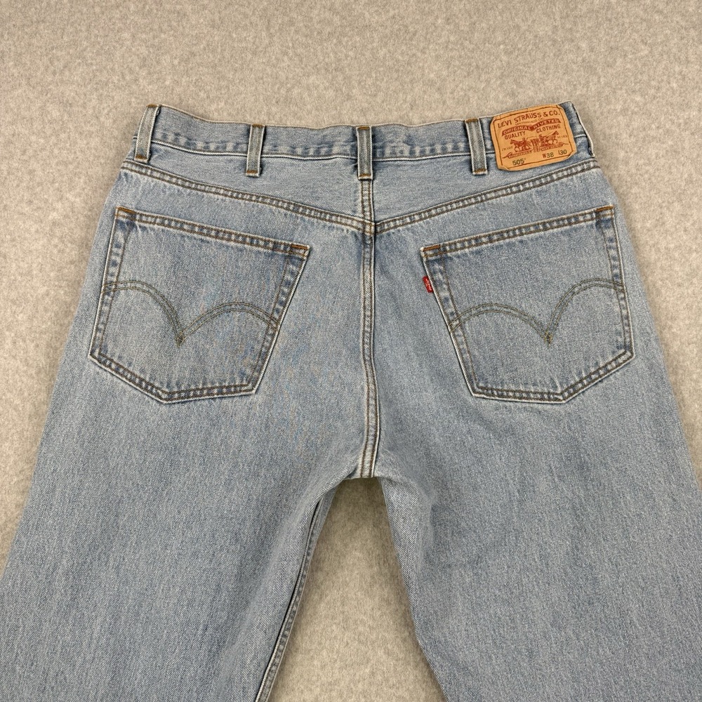 Vintage Levis Jeans Mens 38x30 Light Wash 505 Regular Straight Leg Y2K Denim - Picture 5 of 14